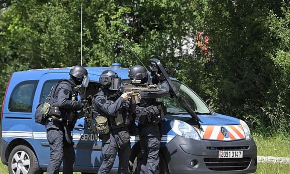 Γαλλία: Συνελήφθη στρατιωτικός μετά από ανθρωποκυνηγητό